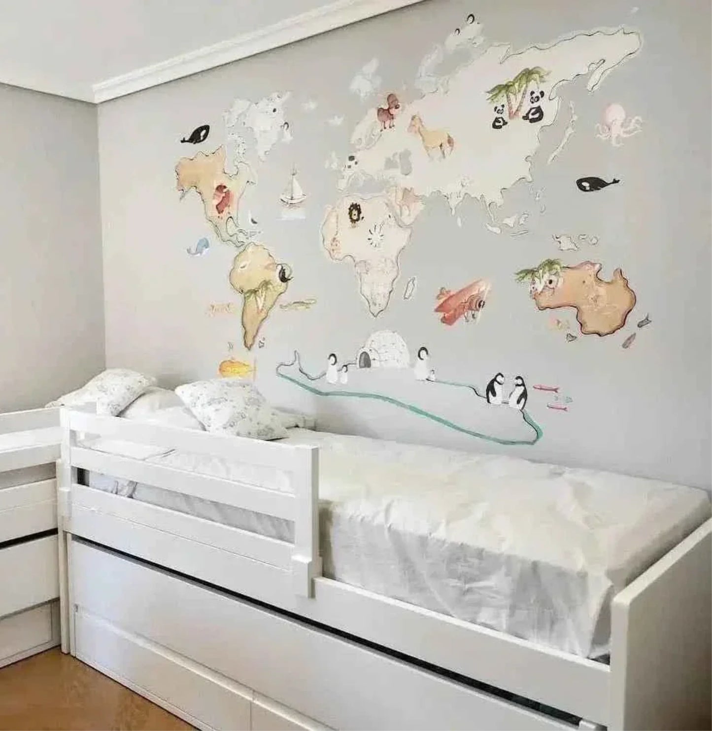 Children's Decorative Vinyl World Map Animals XL 220x120cm - DREAMS OF STORK