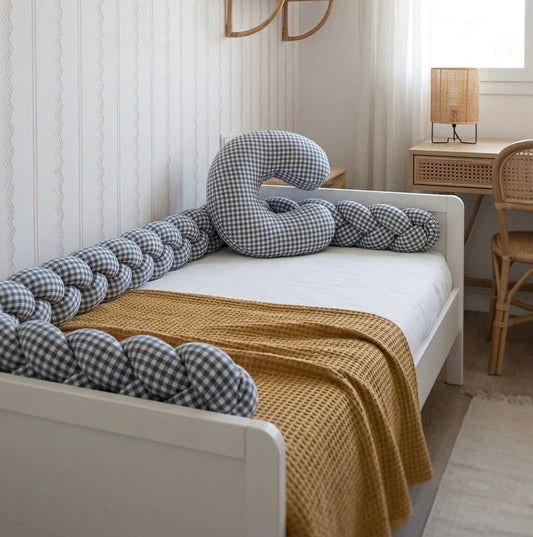 Trenza Protectora Cuadro Grande GRIS Cuna y Cama 200cm en Algodón | Sueños de Cigüeña