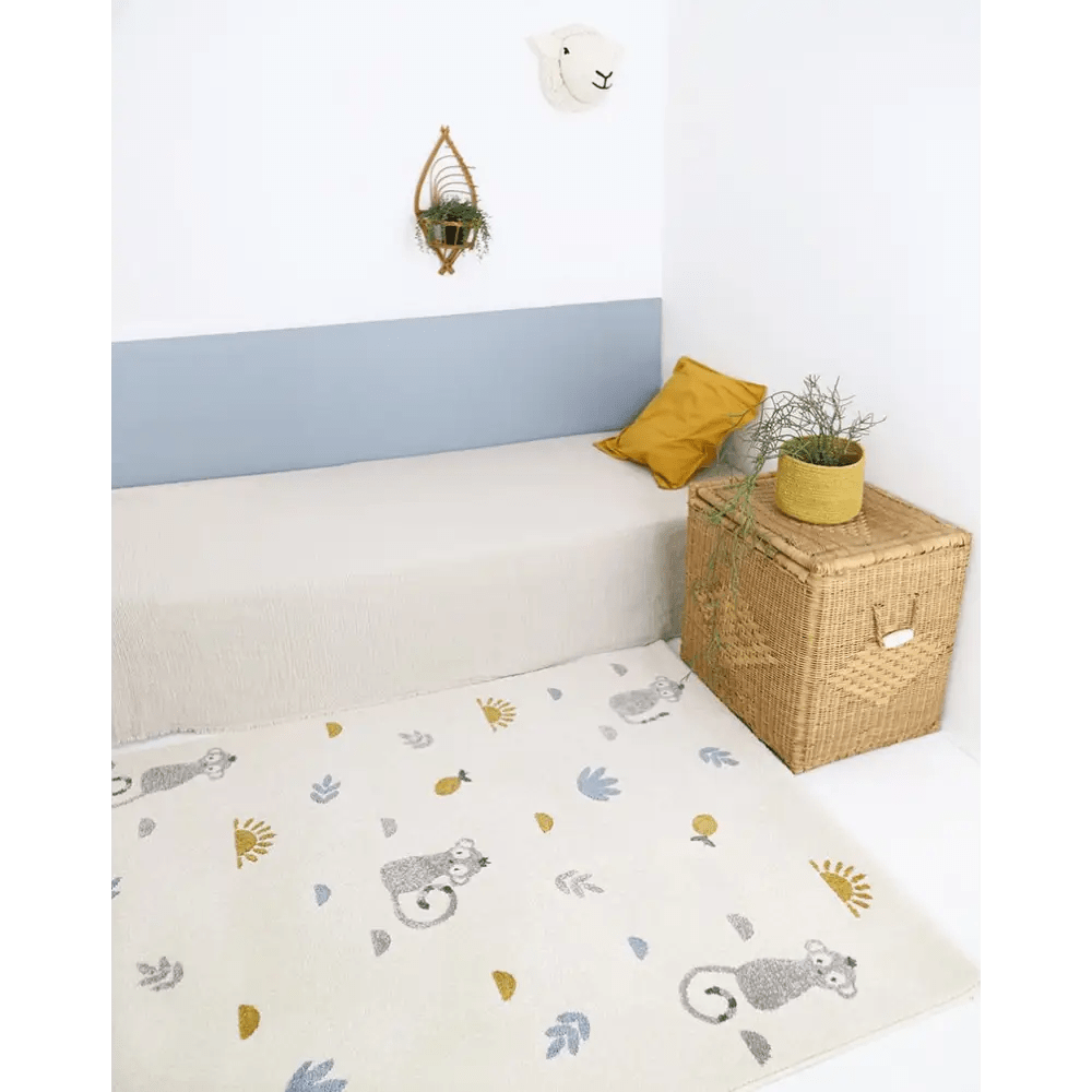 Alfombra infantil LITTLE WILD MONKEY MIEL M 120x170 - Sueños de Cigueña