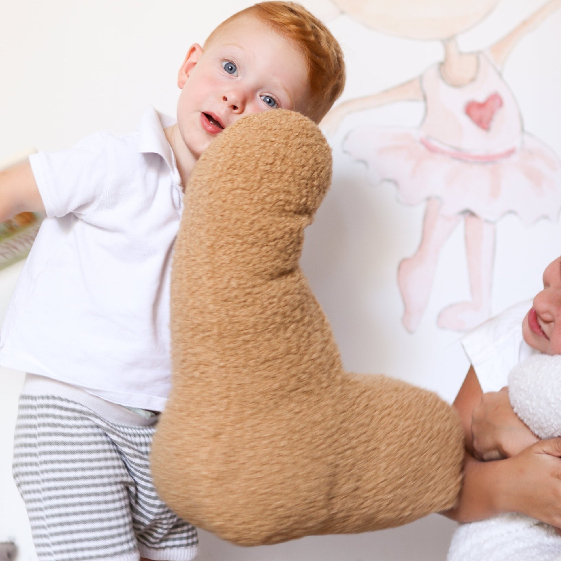 Cojín Letra Inicial Bouclé: Personaliza tu Espacio con Estilo - Sueños de Cigueña