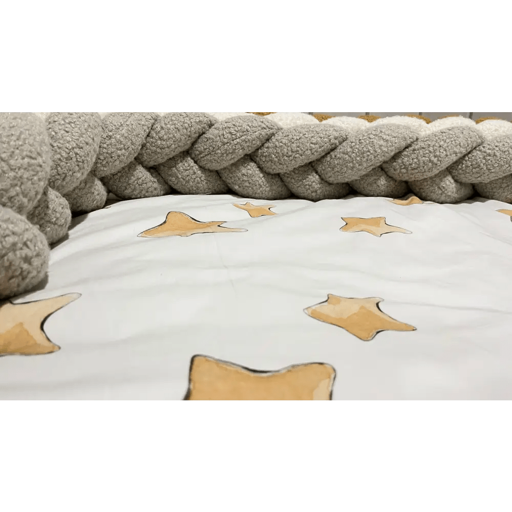 Trenza Protector de Cuna 200cm BOUCLE STONE - Sueños de Cigueña