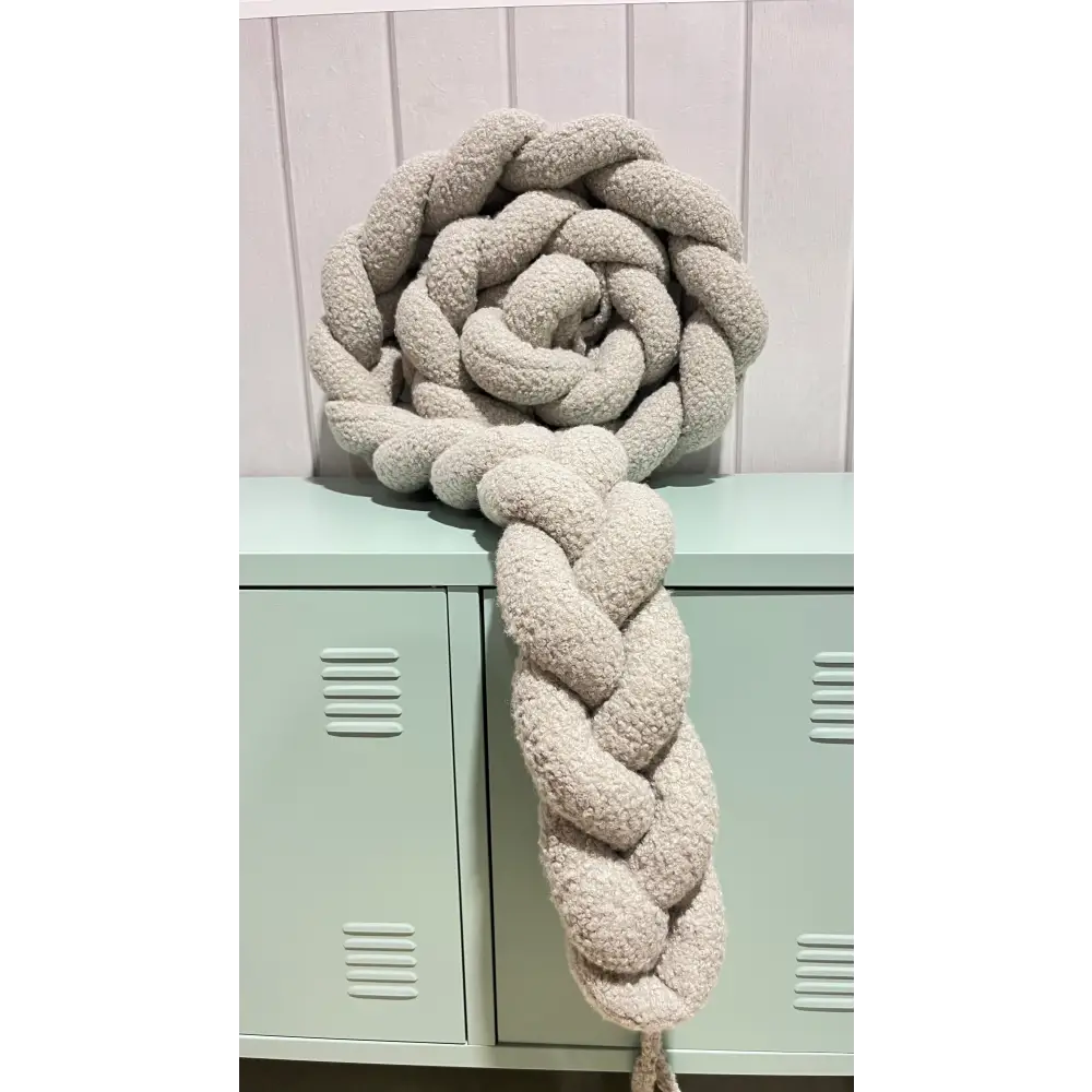 Trenza Protector de Cuna 200cm BOUCLE STONE Trenza Protector de Cuna 180cm TEDDY - Sueños 94,50 €