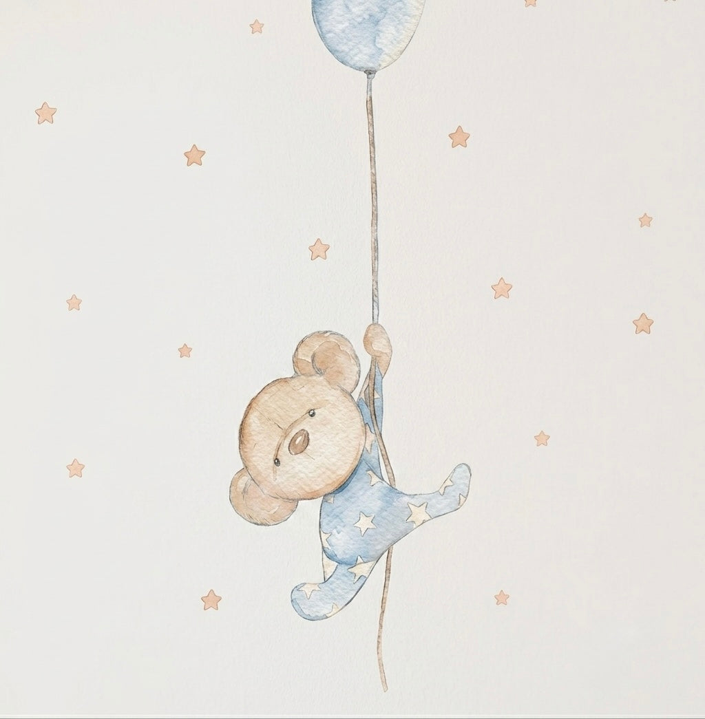 Vinilo decorativo infantil que muestra un osito en pijama azul sosteniendo un globo, rodeado de estrellas suaves.