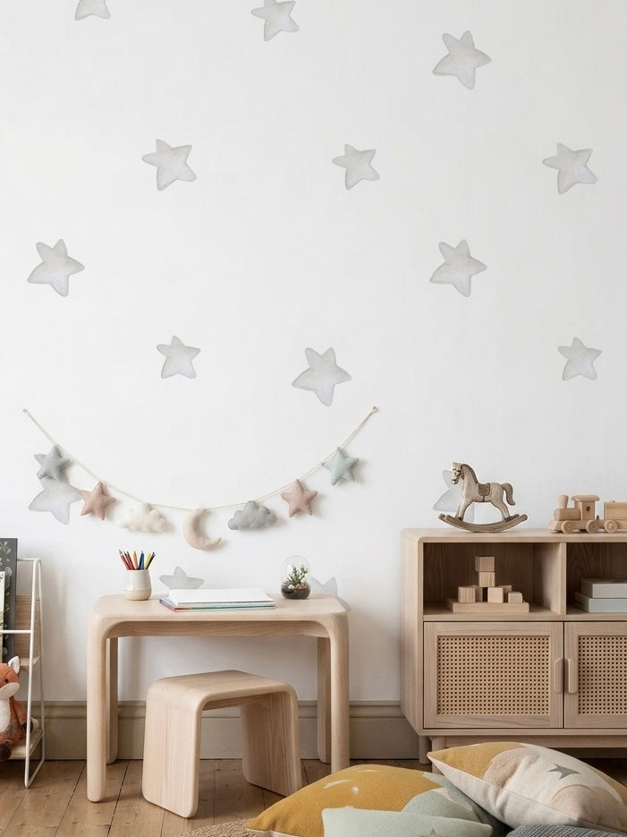 Habitación infantil con papel pintado de estrellas acuarela gris
