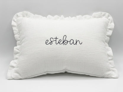 Cojín Personalizado bordado para ti - Volante  | Sueños de Cigüeña