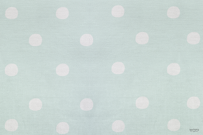 Alfombra vinílica Dots con estampado de lunares blancos sobre fondo verde claro
