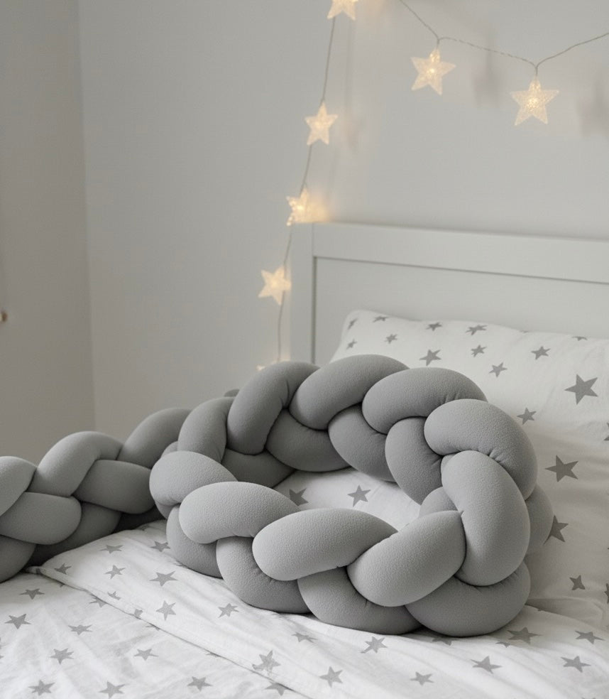 Trenza Cuna Gris Algodón 210cm - Protector de Cuna Suave y Seguro