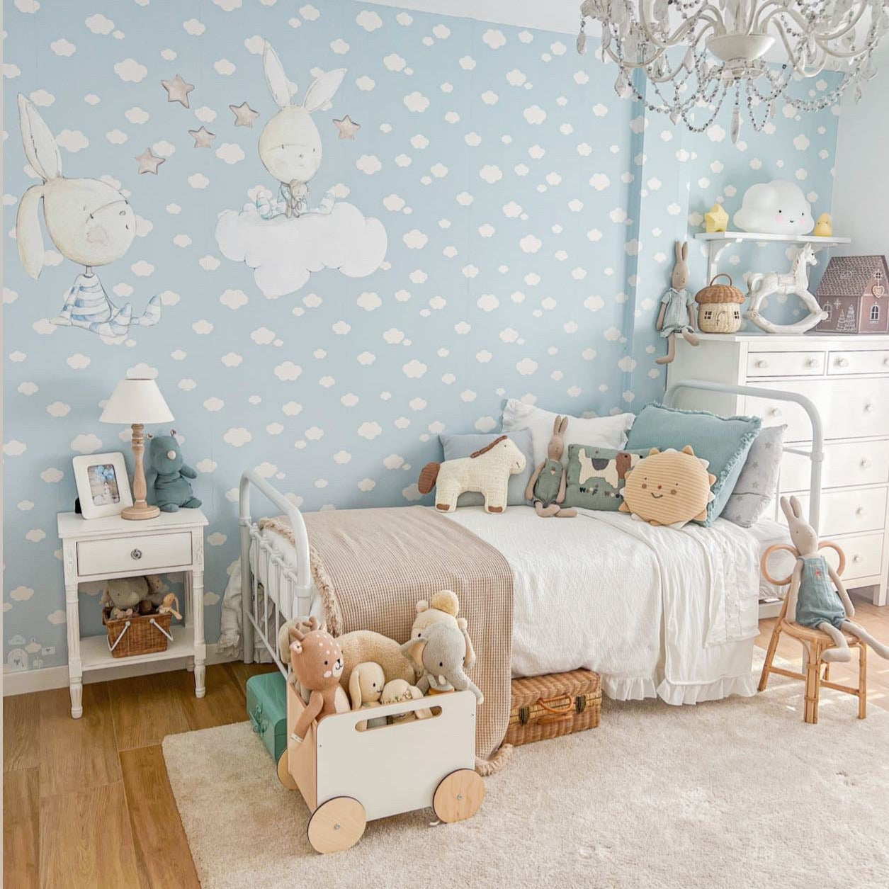 Vinilo Decorativo Infantil BLUE DREAMS instalado en el dormitorio
