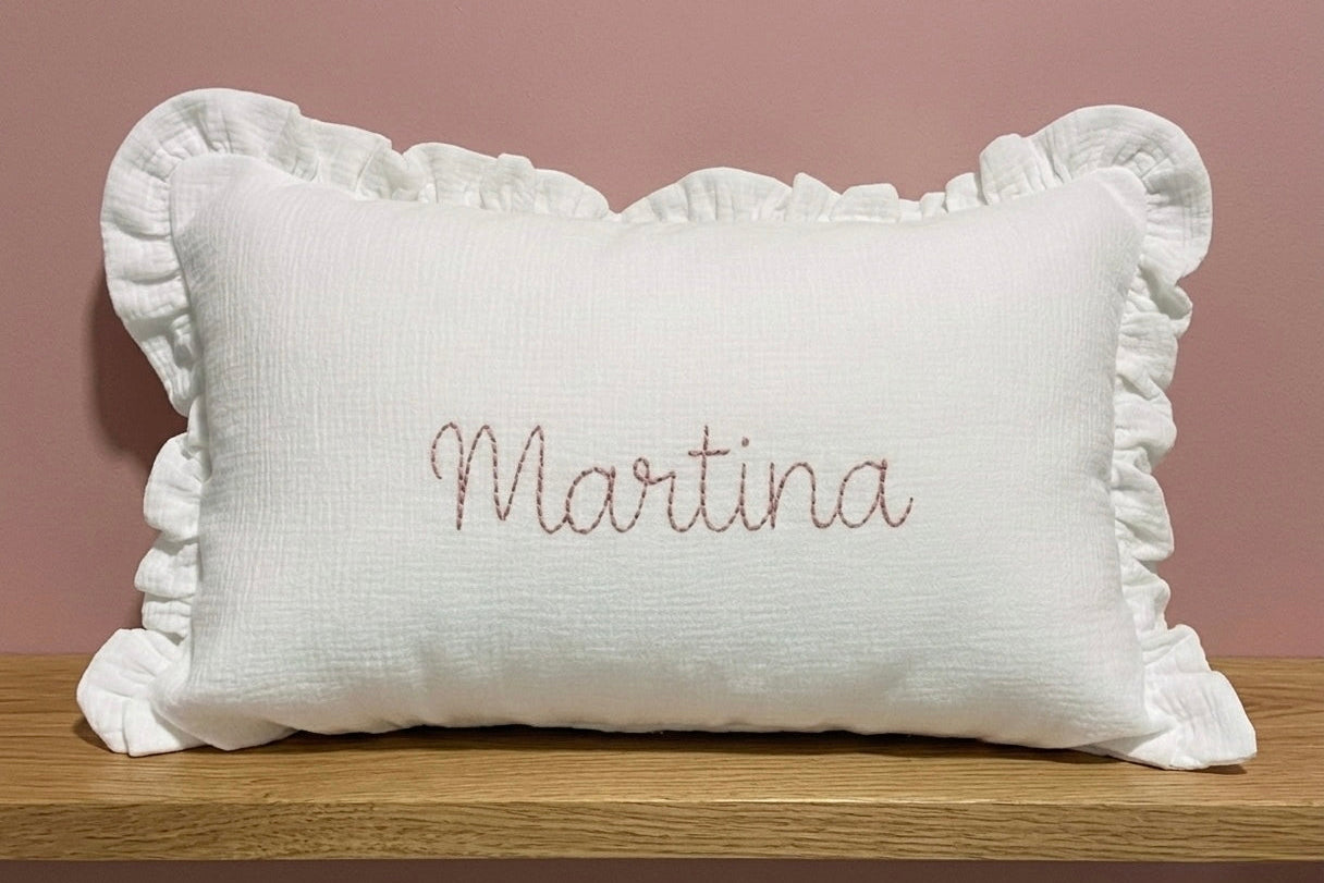 cojin bordado con nombre