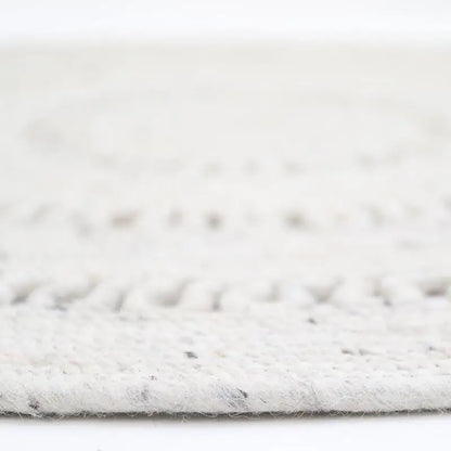 Tapis laine feutrée rond ajourée BIBEK NATUREL M - Sueños de Cigueña