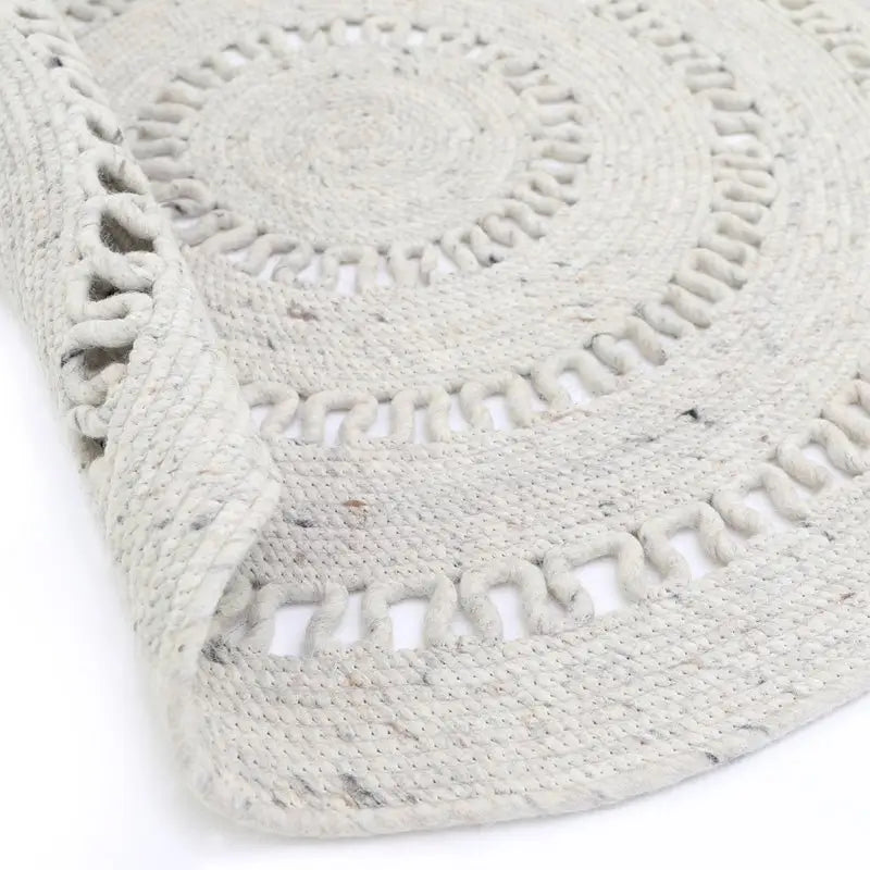 Tapis laine feutrée rond ajourée BIBEK NATUREL M - Sueños de Cigueña