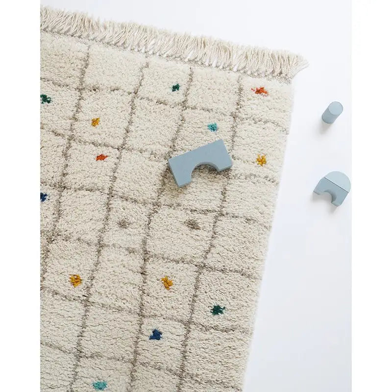 Tapis chambre enfant à pois multicolores RITTAH M - Sueños de Cigueña