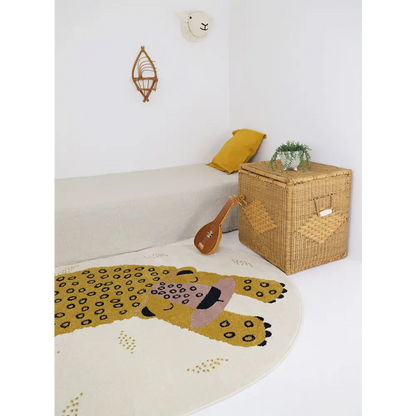 Tapis chambre enfant petit léopard KLEO MIEL - Sueños de Cigueña