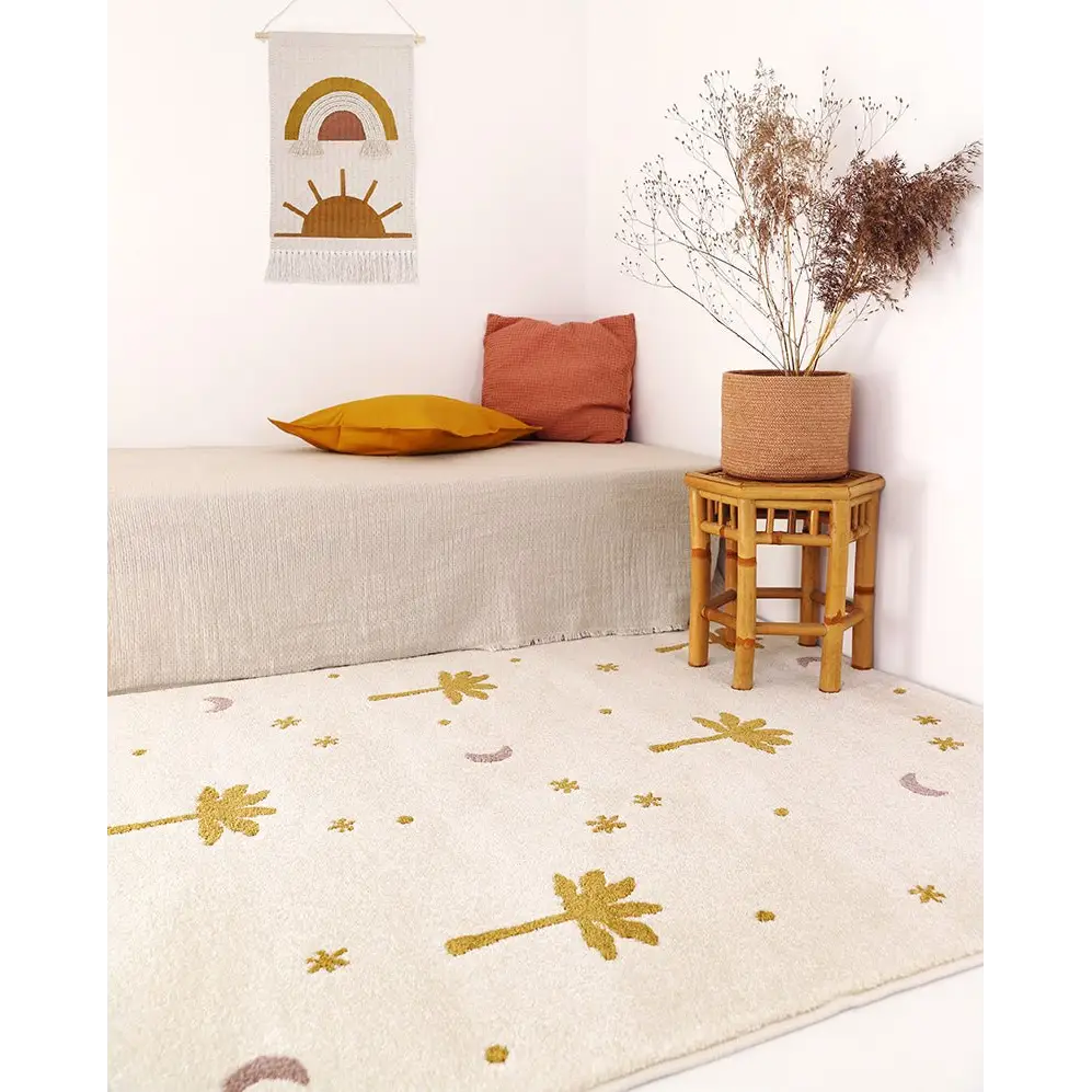 Tapis chambre enfant petits palmiers LITTLE PALM MIEL - Sueños de Cigueña