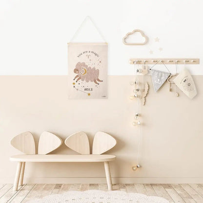 Mural habitación infantil zodíaco horóscopo LITTLE ARIES - Sueños de Cigueña 