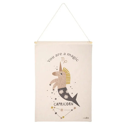 Mural habitación infantil zodíaco horóscopo LITTLE CAPRICORNIO - Sueños de Cigueña 