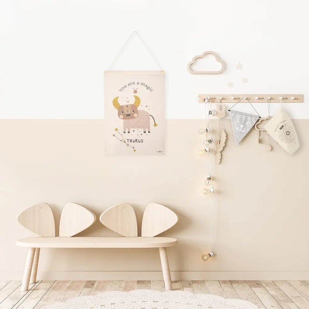 Mural habitación infantil zodíaco horóscopo LITTLE TAURO - Sueños de Cigueña 