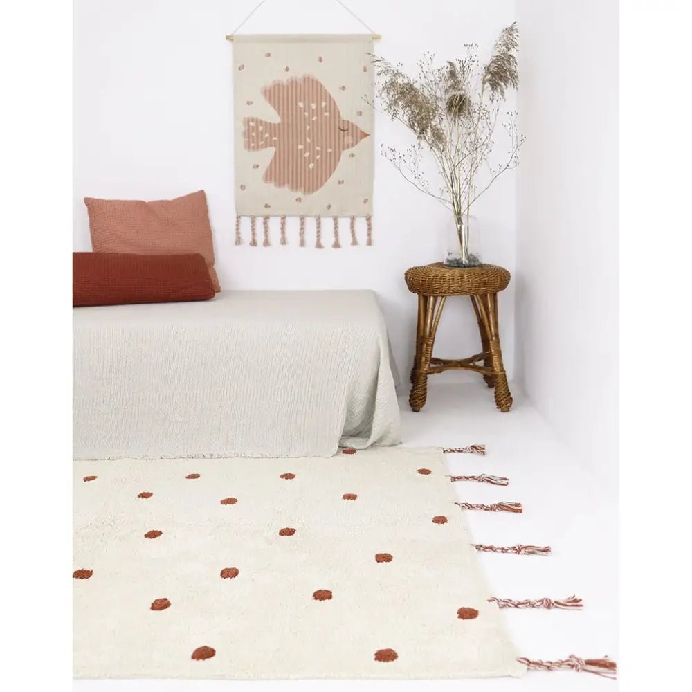 Alfombra Infantil NÜMI AMBRE con lunares 100x150 - Sueños de Cigueña 