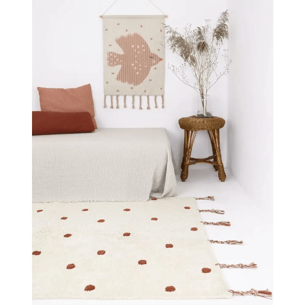 Alfombra Infantil NÜMI AMBRE con lunares 100x150 - Sueños de Cigueña 
