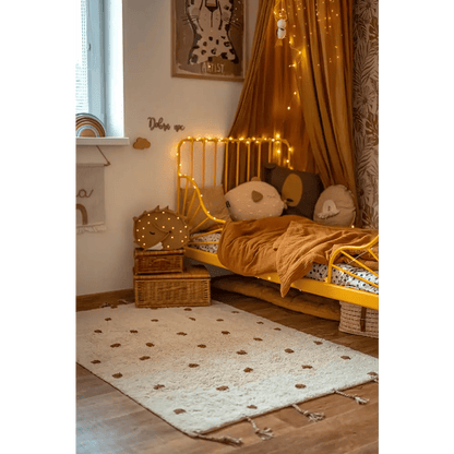 Alfombra Infantil NÜMI AMBRE con lunares 100x150 - Sueños de Cigueña 