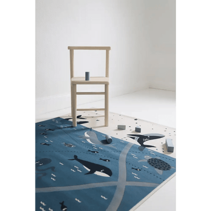 Alfombra Infantil PLAYRUG LITTLE DEEP BLUE 123x80 - Sueños de Cigueña 