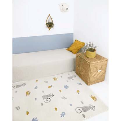 Alfombra infantil LITTLE WILD MONKEY MIEL M 120x170 - Sueños de Cigueña