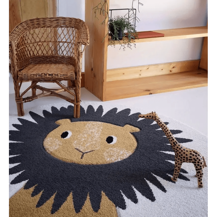 Alfombra infantil LEON JAGGO 120cm - Sueños de Cigueña 