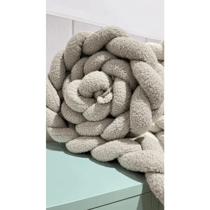 Trenza Protector de Cuna 200cm BOUCLE STONE - Sueños de Cigueña 
