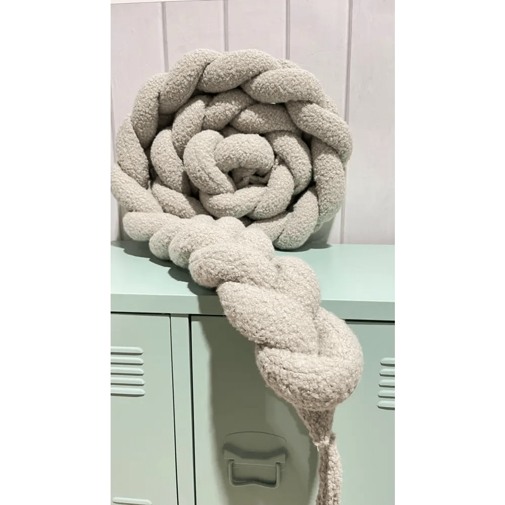 Trenza Protector de Cuna 200cm BOUCLE STONE - Sueños de Cigueña 