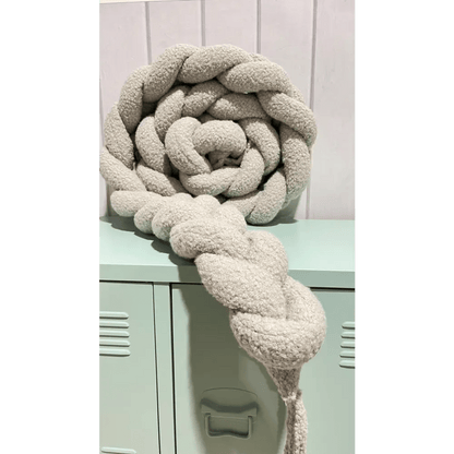Trenza Protector de Cuna 200cm BOUCLE STONE - Sueños de Cigueña 