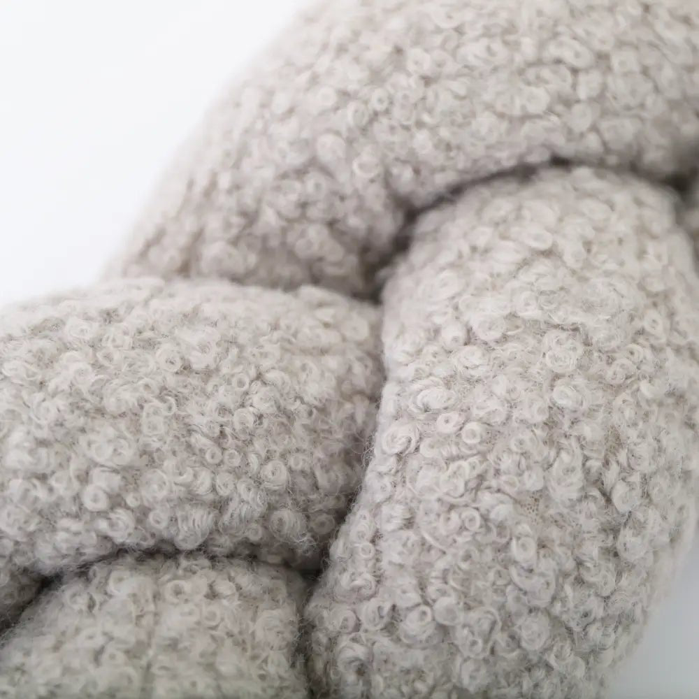 Trenza Protector de Cuna 200cm BOUCLE STONE - Sueños de Cigueña 