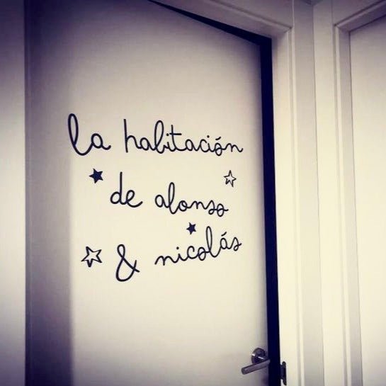 Vinilo Personalizado "La habitación de..." - Sueños de Cigueña 