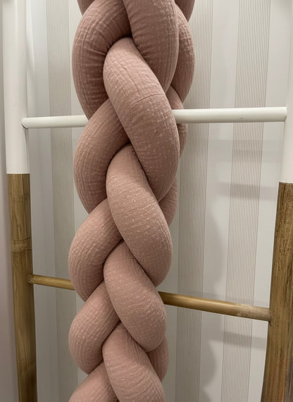 Trenza protectora para cuna y cama artesanal MUSELINA ROSA 200cm