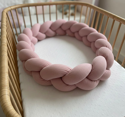 Trenza protectora para cuna y cama artesanal MUSELINA ROSA 200cm