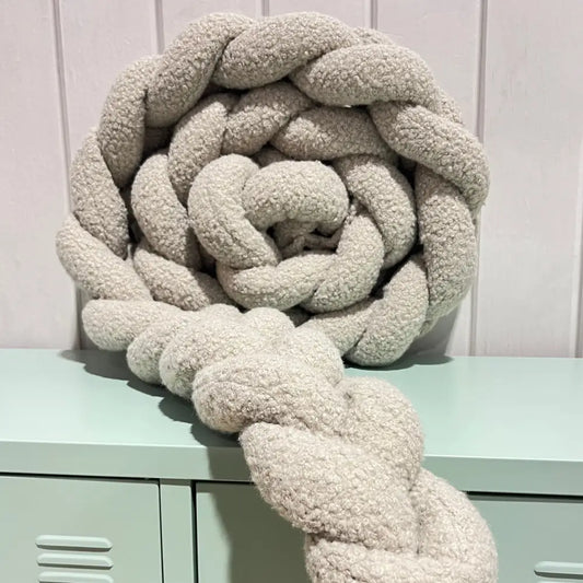 Trenza Protector de Cuna 200cm BOUCLE STONE Trenza Protector de Cuna 180cm TEDDY - Sueños 94,50 €
