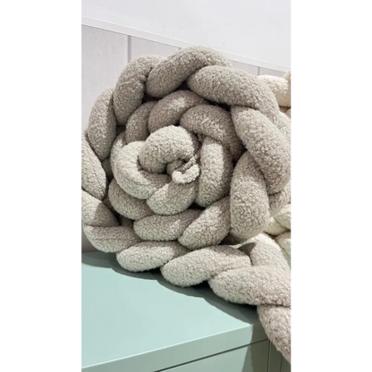 Trenza Protector de Cuna 200cm BOUCLE STONE Trenza Protector de Cuna 180cm TEDDY - Sueños 94,50 €